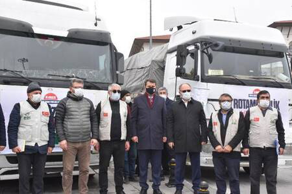 Sivas\'tan Suriye\'ye 2 TIR yardım malzemesi