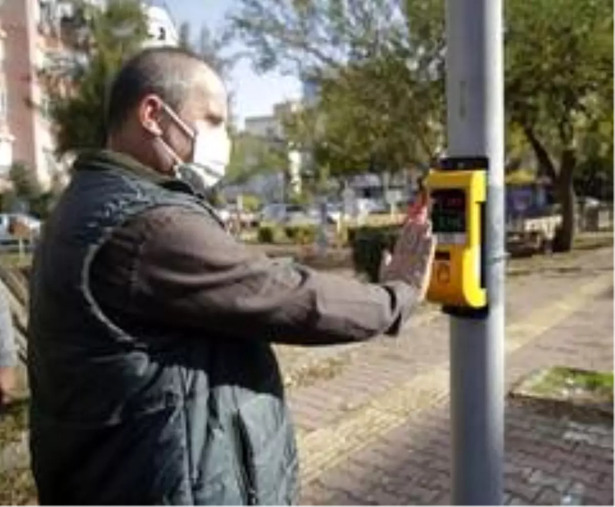 Trafik ışıkları, görme engelliler için konuşacak