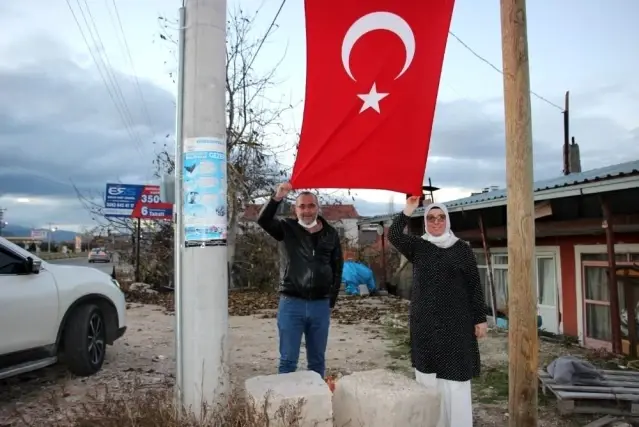 Türk bayrağı yenisiyle değiştirildi, System.String[]