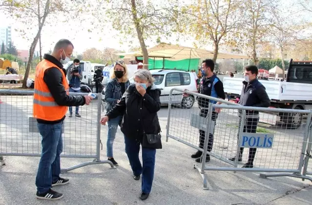 Vaka artışının devam ettiği Antalya'da pazar yoğunluğu