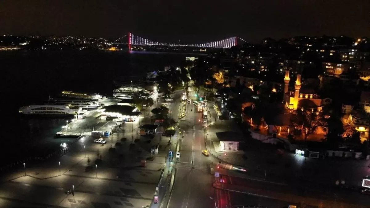 56 saatlik kısıtlamanın başlamasıyla Üsküdar Meydanı boş kaldı