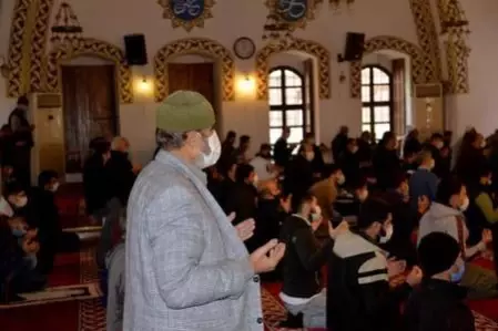 Anadolu'nun ilk camisi Habibi Neccar'da yağmur duası Anadolu'nun ilk camisi Habibi Neccar'da yağmur duası