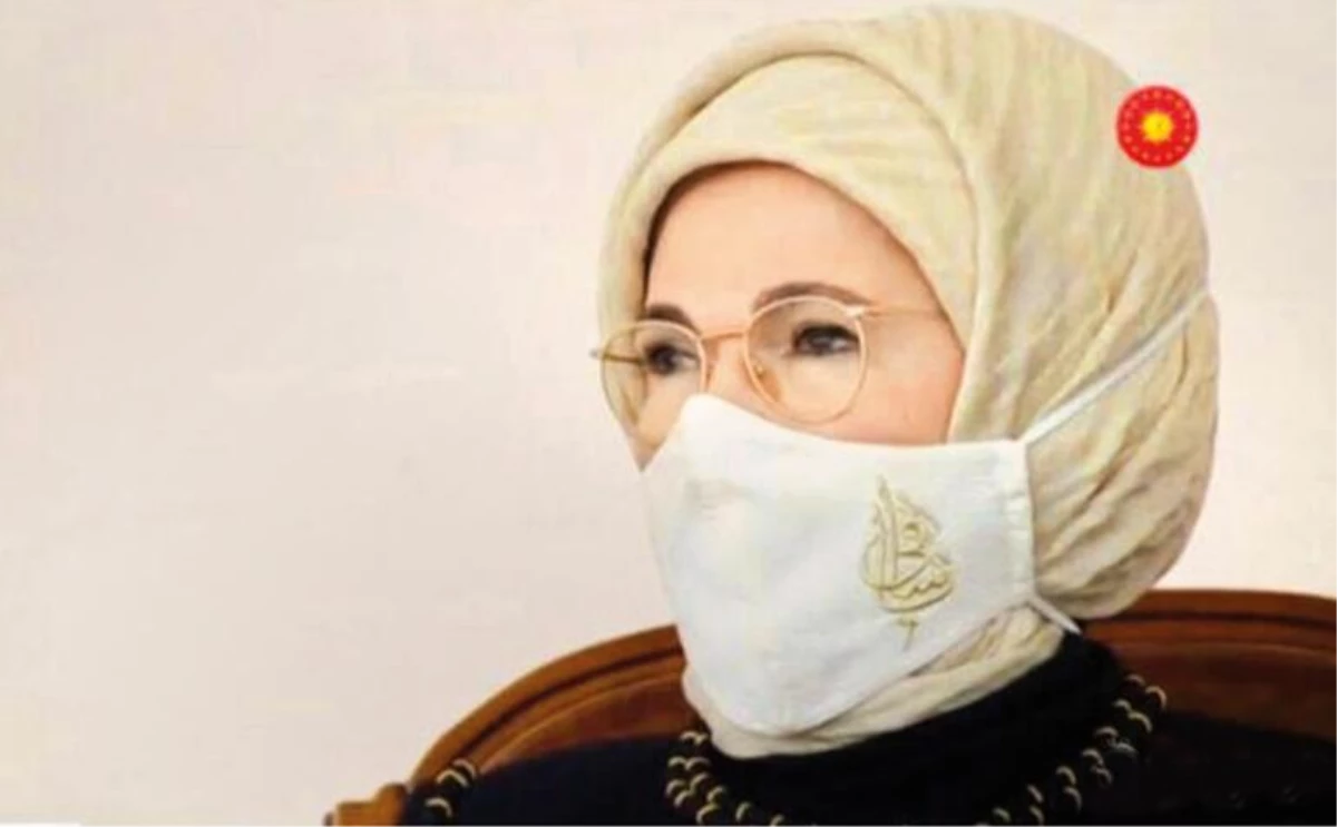 Emine Erdoğan\'ın maskesinde dikkat çeken detay! Üstünde \'Ya Şafi\' baskısı var