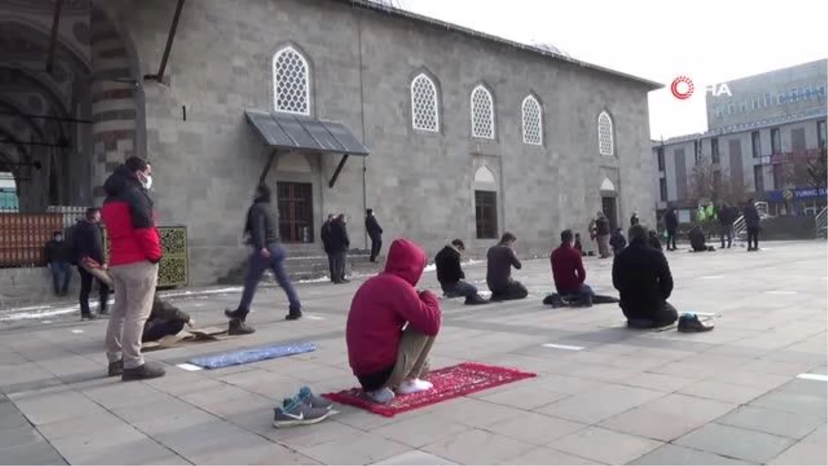 Erzurum\'da Cuma namazı sonrası yağmur duası edildi