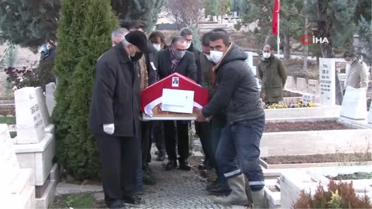 Evinde ölü bulunan Prof. Dr. Mustafa Ender Taner defnedildi