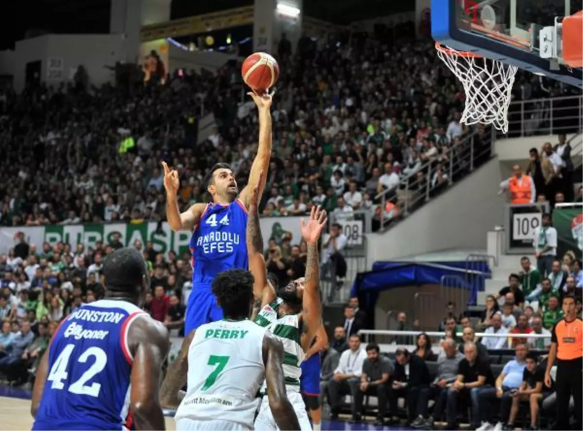 Frutti Extra Bursaspor, Anadolu Efes\'e konuk oluyor