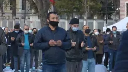 İstanbul'da Cuma Namazı'ndan sonra yağmur duası İstanbul'da Cuma Namazı'ndan sonra yağmur duası