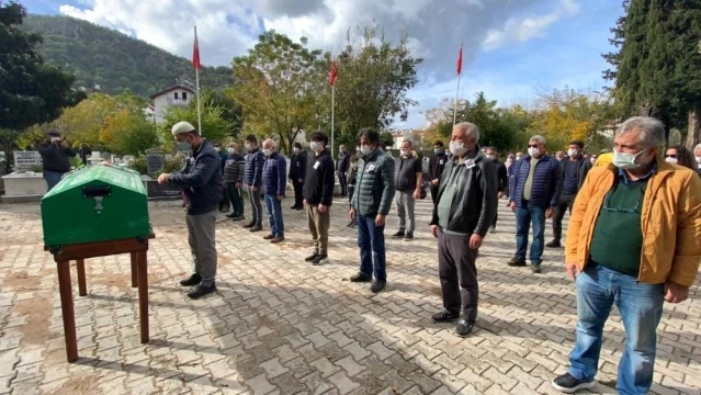 İzmir'de eski eşi tarafından öldürülen Fulya Öztürk, Muğla'da toprağa verildi