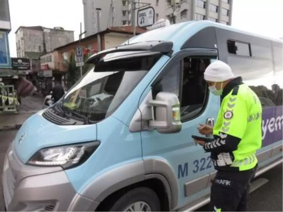 Kadıköy\'de toplu ulaşım araçlarında koronavirüs denetimi