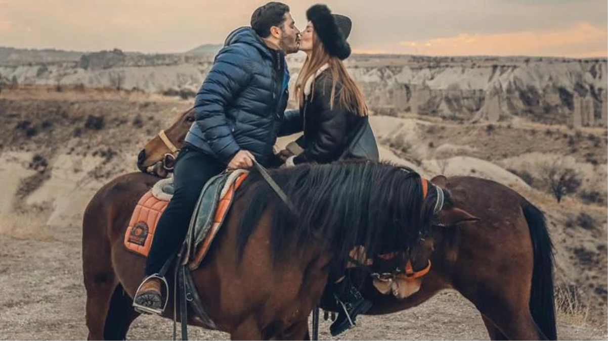 Kapadokya\'ya giden Ebru Şallı ve Uğur Akkuş, at üzerinde dudak dudağa poz verdi