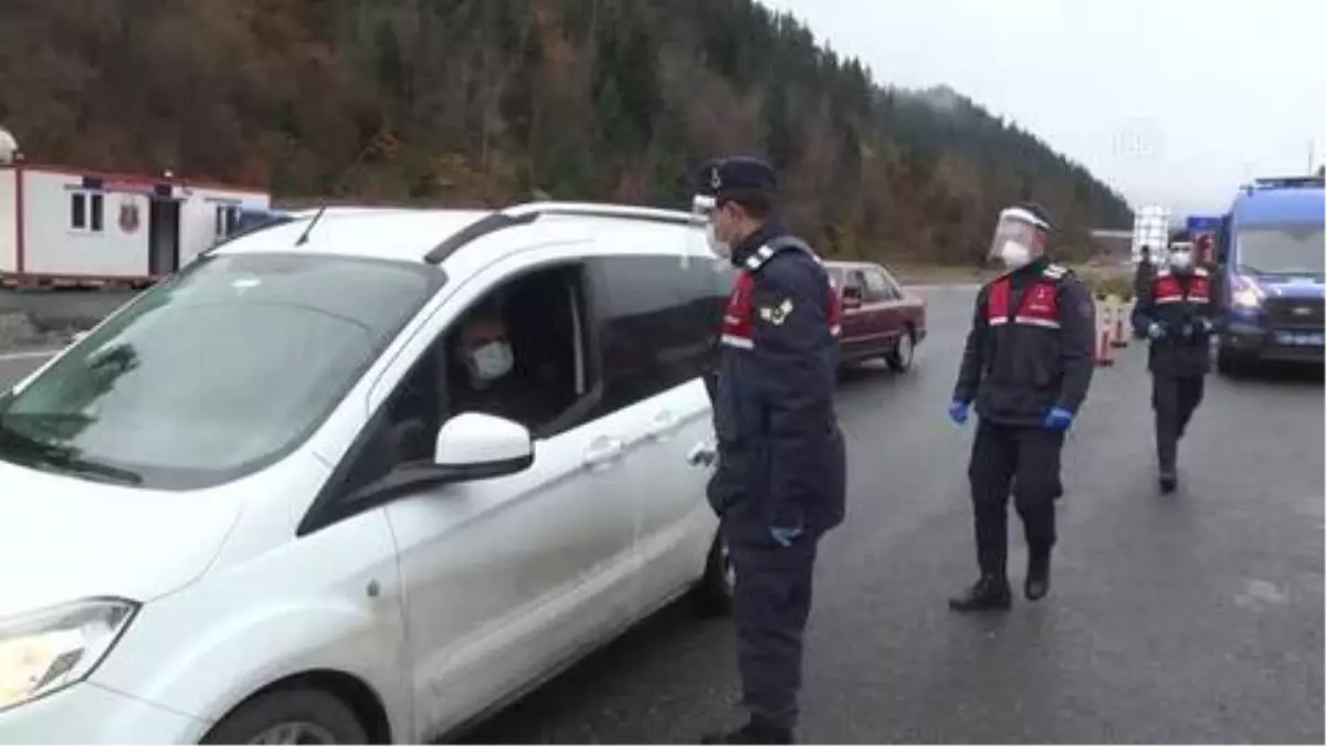 KASTAMONU - Jandarma ve polis il dışından gelenlerin ateşini ölçüyor