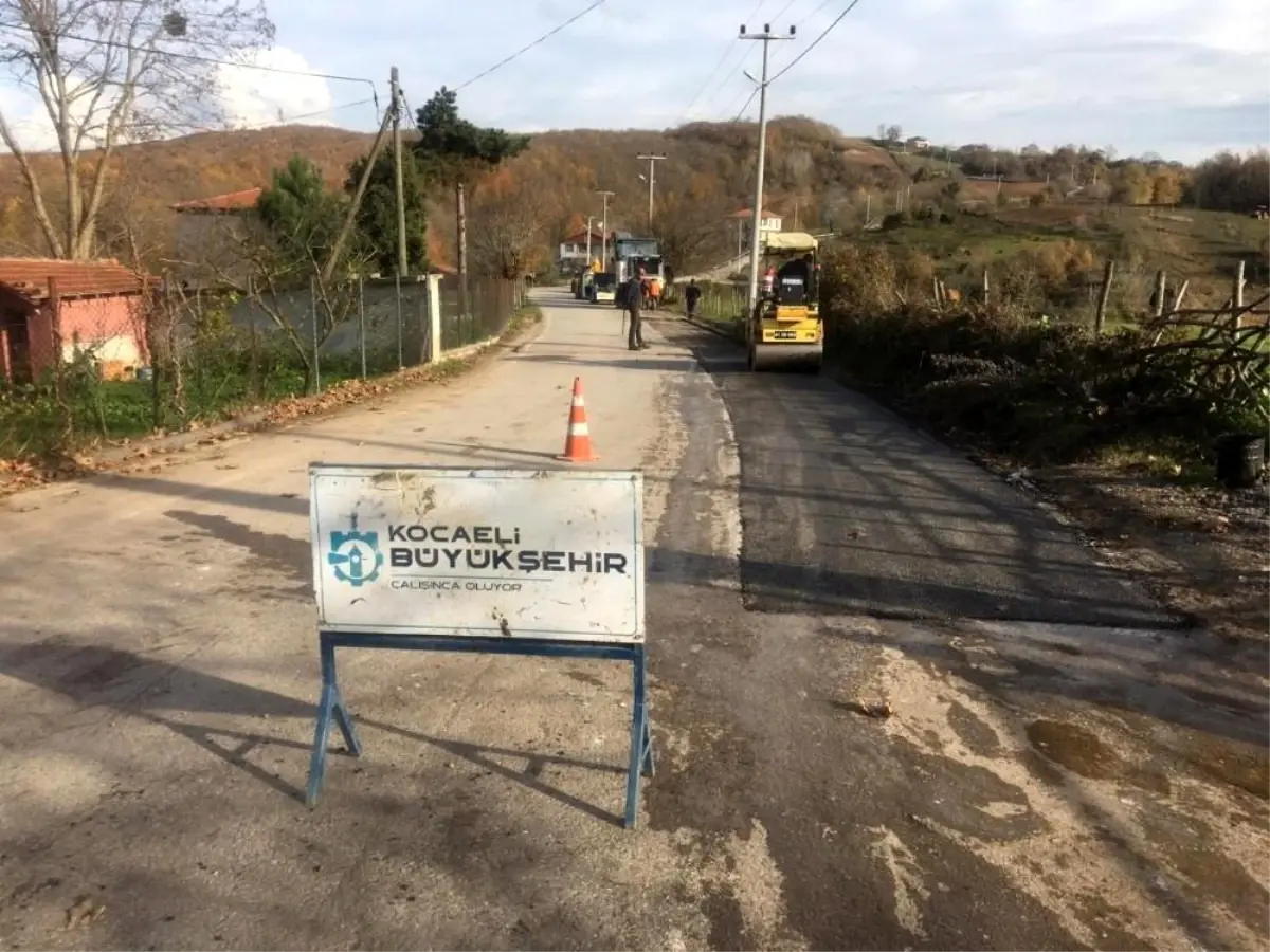 Kent genelindeki yollar bakımdan geçiyor