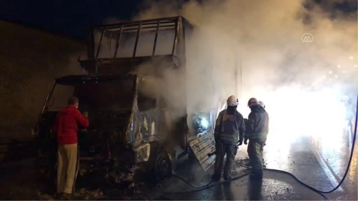 Kuzey Marmara Otoyolu\'nda yanan kamyon kullanılamaz hale geldi