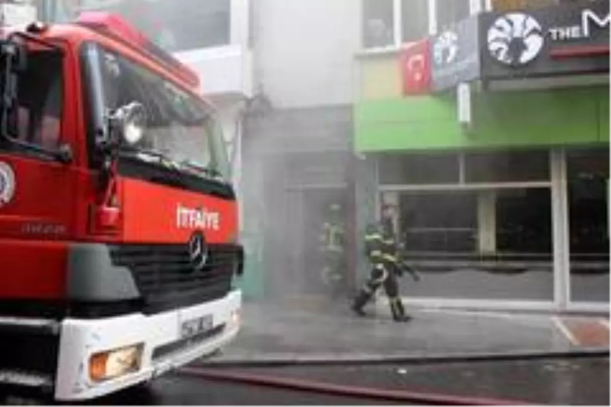 Restoran deposunda çıkan yangın korkuttu