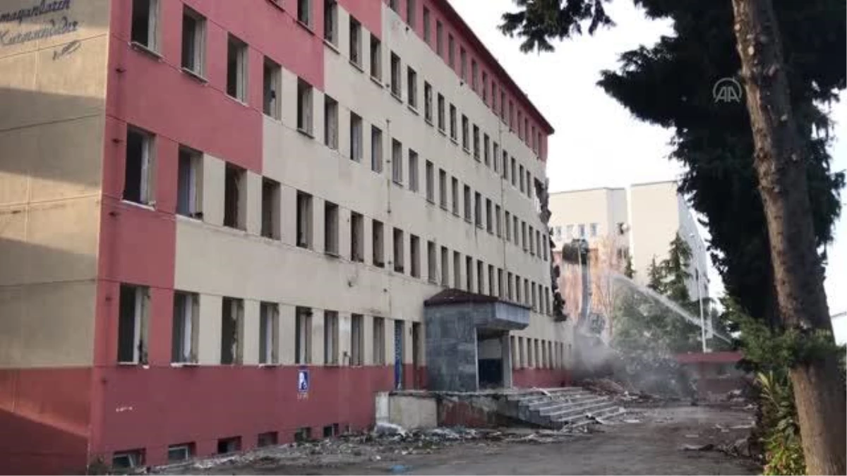 Rize Emniyet Müdürlüğünün eski binası yıkılıyor