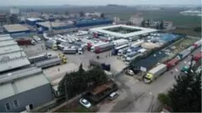 81 ilden yola çıkan yardım TIR'ları Suriye'de 81 ilden yola çıkan yardım TIR'ları Suriye'de