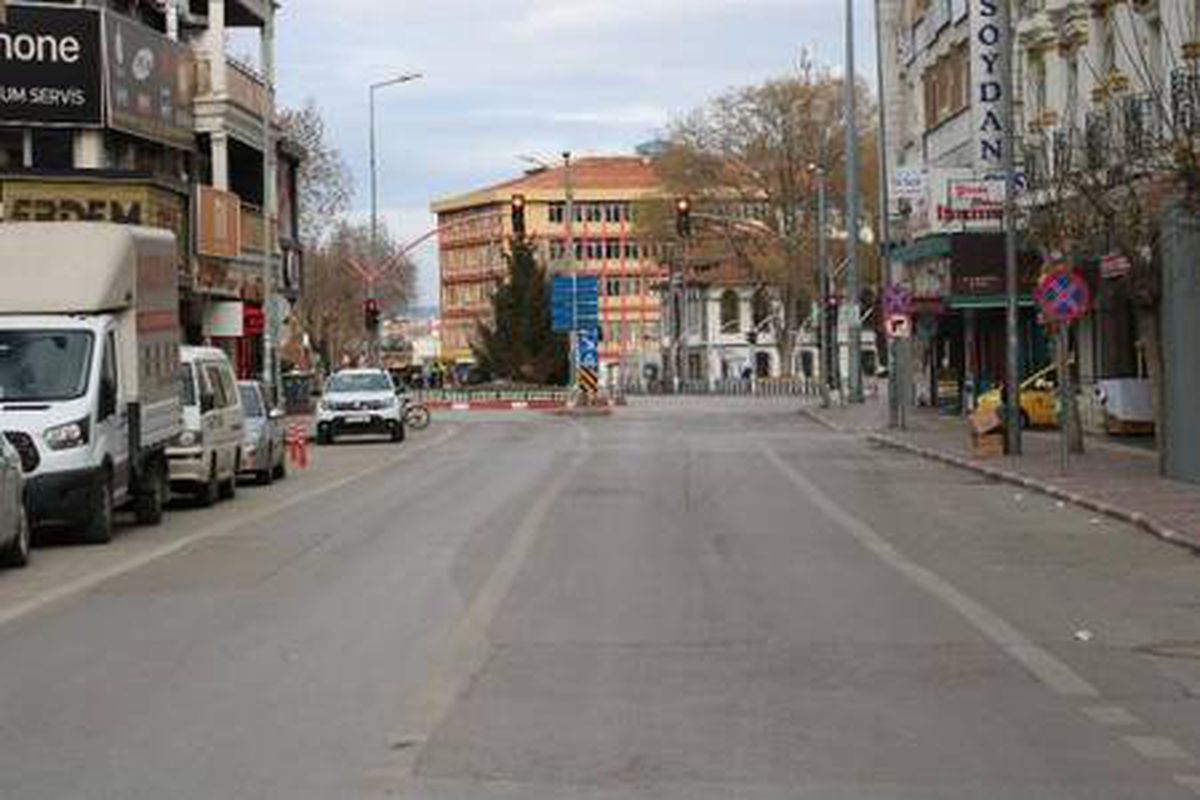 Afyonkarahisar\'da sokaklar boş kaldı