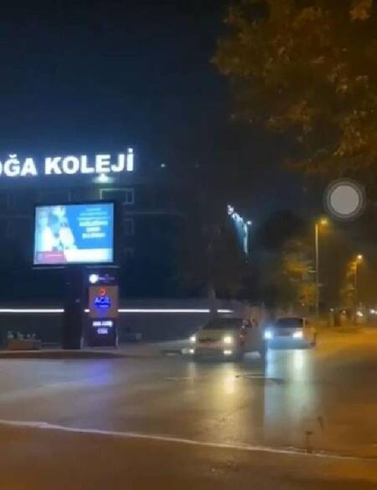 Son dakika! Bakırköy\'de şakalaşan gençlerin kaza anı kamerada