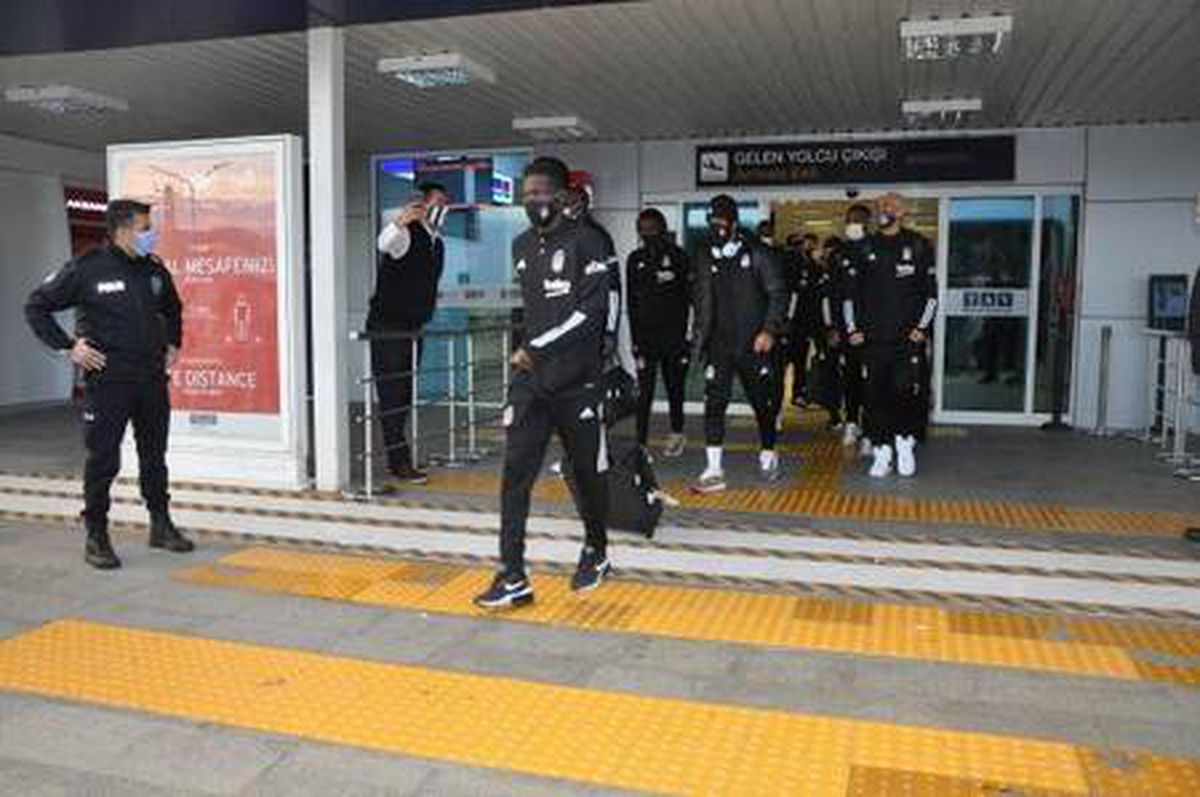 Beşiktaş kafilesi Antalya\'ya geldi