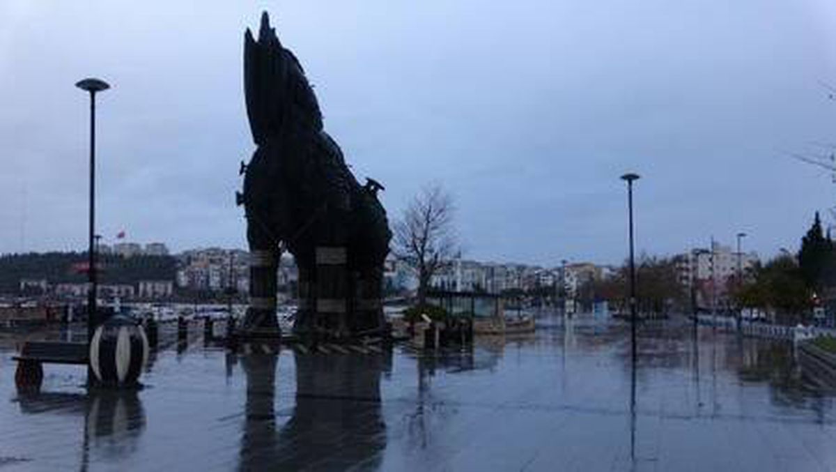 Son dakika haber... Çanakkale\'de cadde ve meydanlar boş kaldı