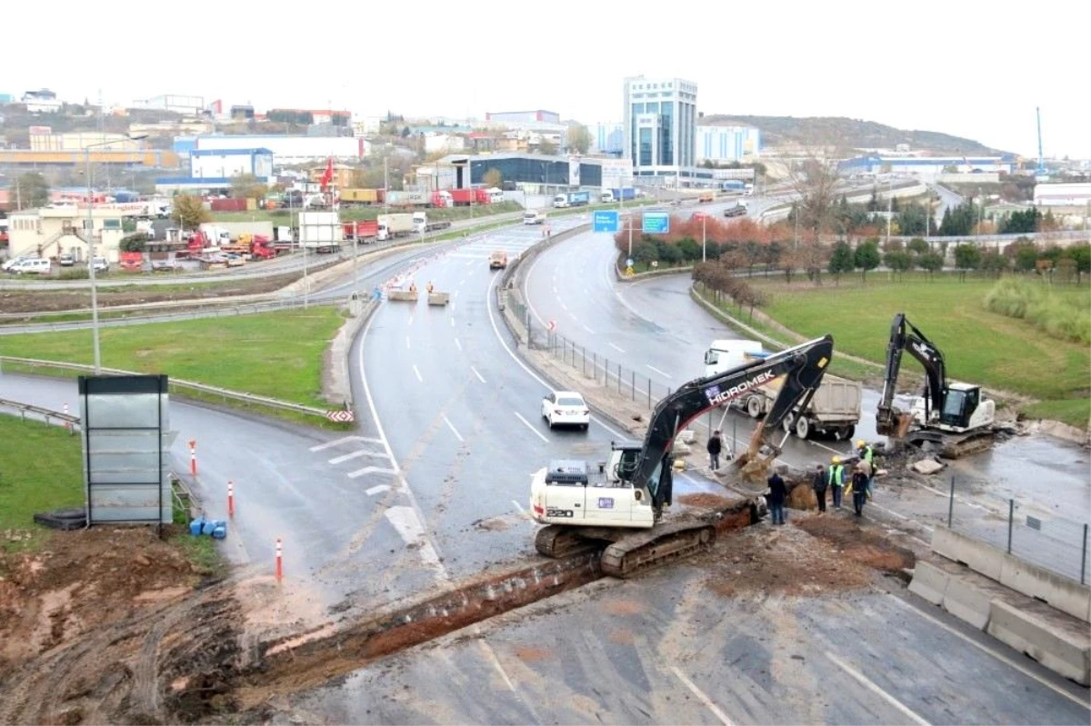 Dilovası Batı Kavşağı\'na yağmur hattı döşendi