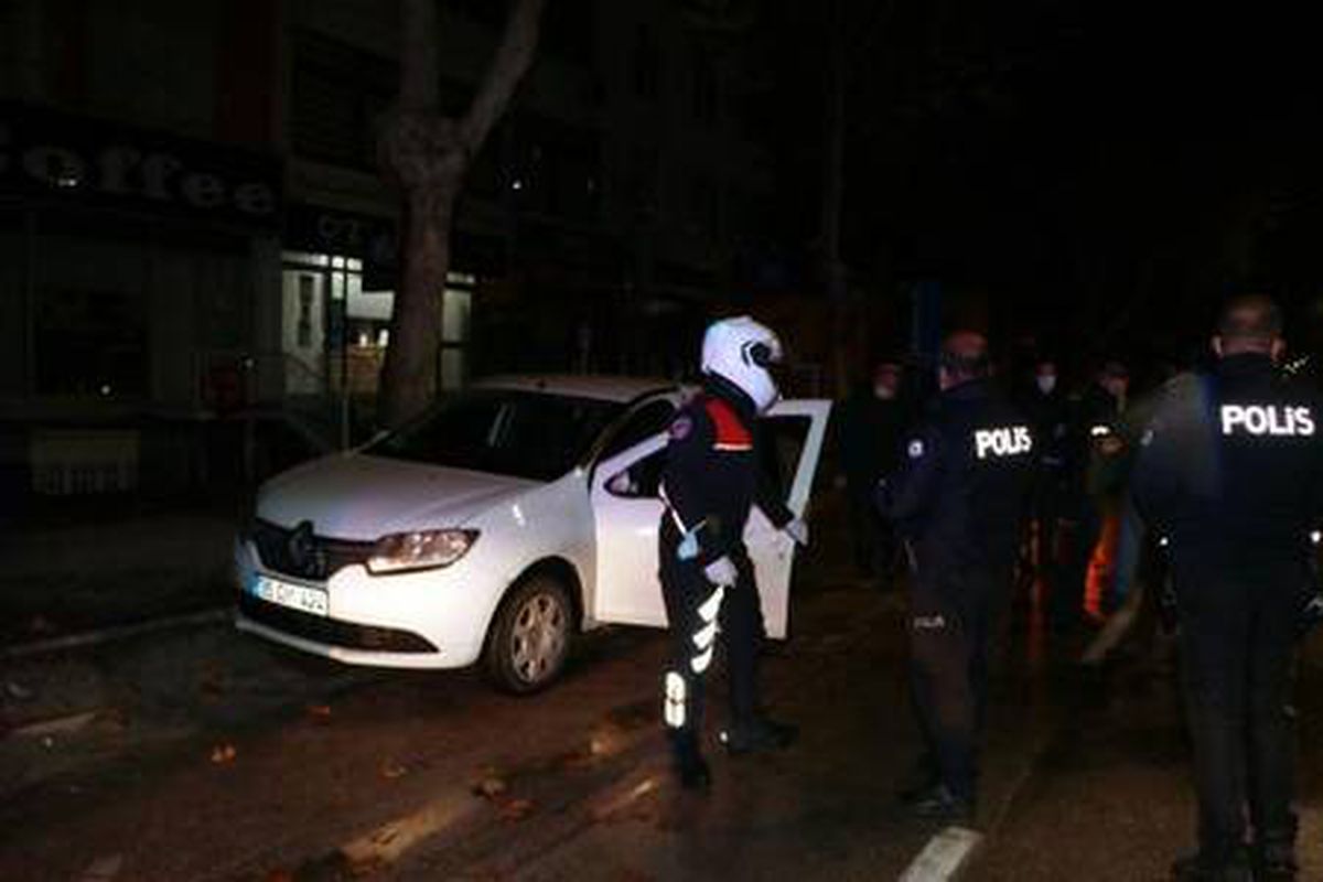\'Dur\' ihtarına uymayıp kaçtılar, kovalamaca sonucu yakalandılar