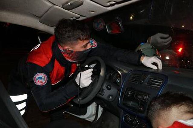 'Dur' ihtarına uymayıp kaçtılar, kovalamaca sonucu yakalandılar