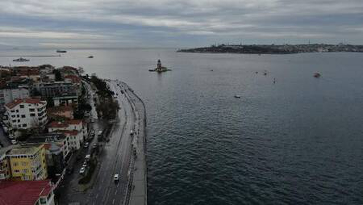 Son dakika haber | BOŞ KALAN KADIKÖY VE ÜSKÜDAR MEYDANI HAVADAN GÖRÜNTÜLENDİ