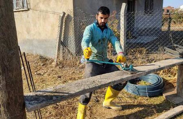 Milli sporcu, asker harçlığı için inşaatta çalışıyor Milli sporcu, asker harçlığı için inşaatta çalışıyor
