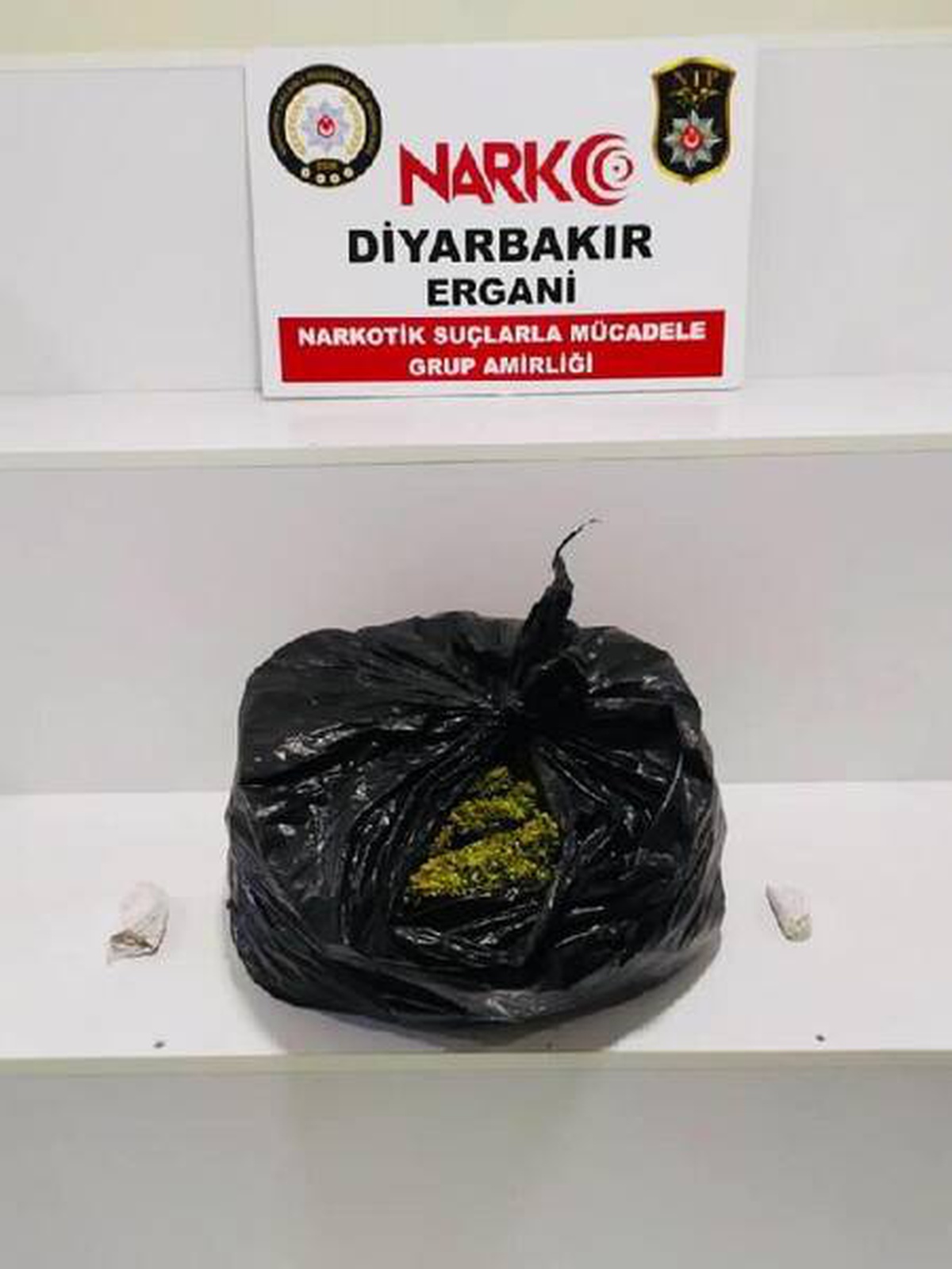 Otomobilde uyuşturucuyla yakalanan 2 kişi gözaltına alındı