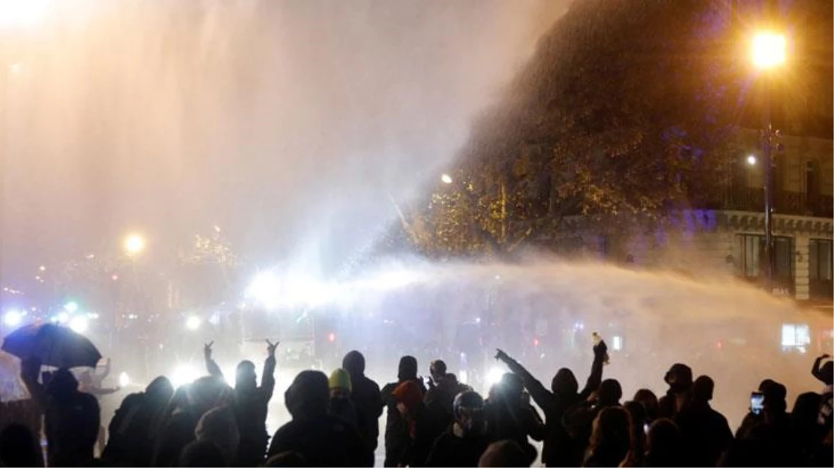 Fransa yine karıştı! Küresel Güvenlik Yasası\'na karşı protestolarda 50 kişi gözaltına alındı