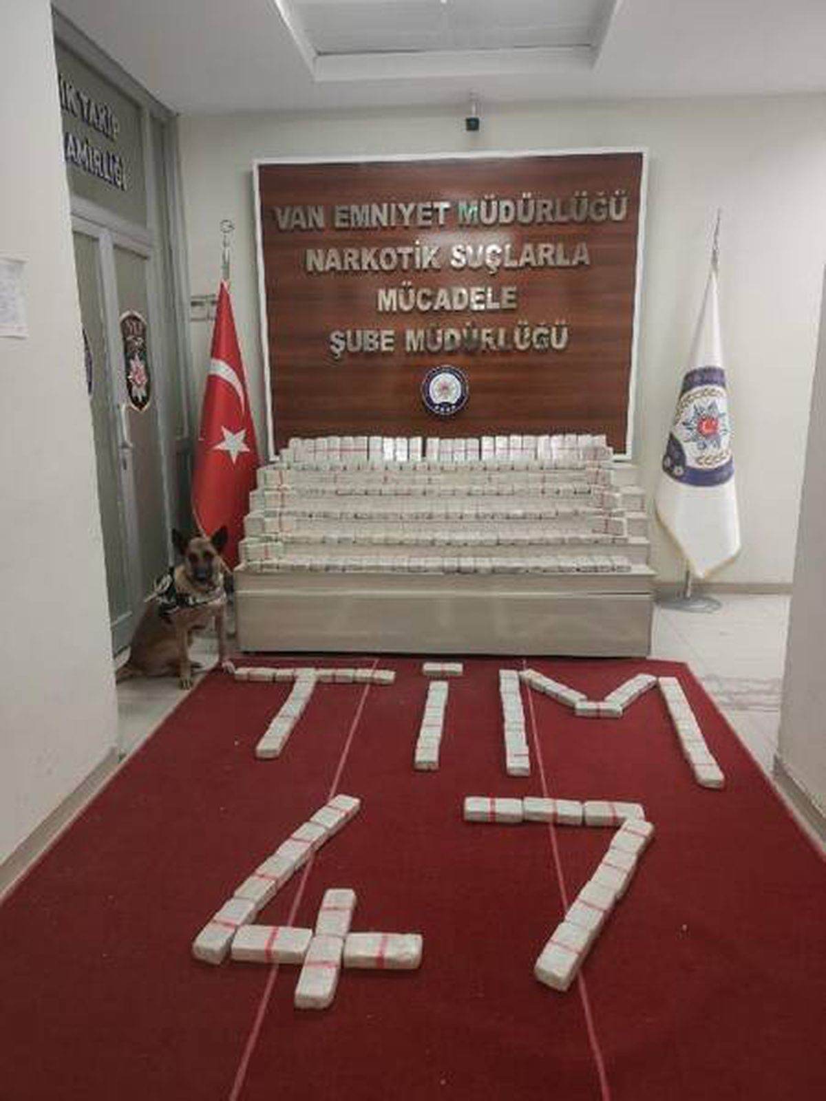 Park halindeki araçta 103 kilo 515 gram eroin ele geçirildi