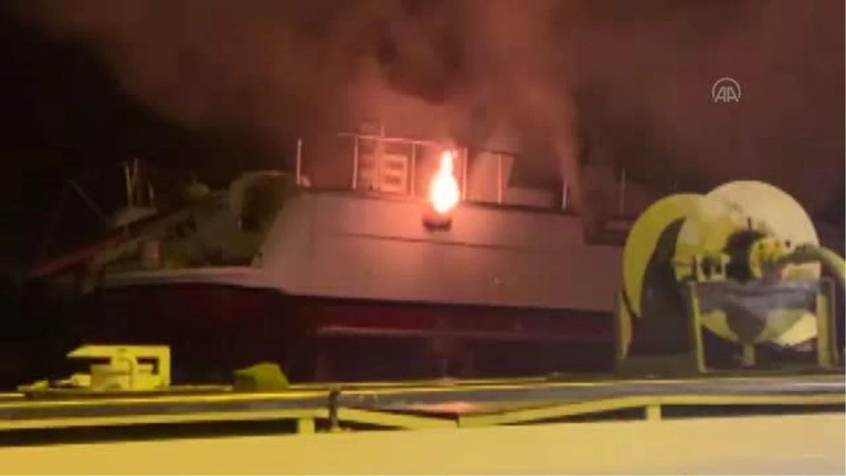 Sarıyer\'de bir yat teknesinde çıkan yangın söndürüldü