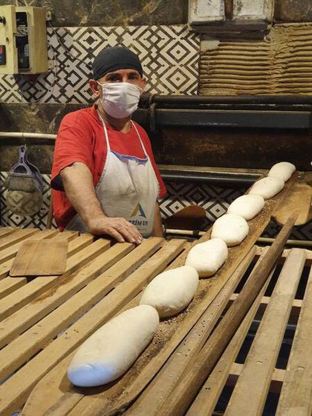 Sokağa çıkma kısıtlamasında fırıncıların mesaisi devam ediyor