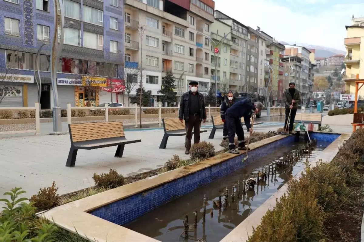 Belediye süs havuzunda kış bakımı