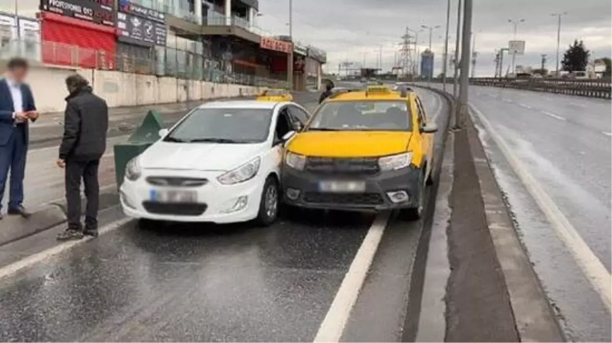 Esenyurt\'ta boş yolu paylaşamayan sürücüler kaza yaptı