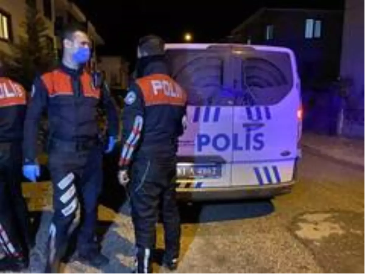 Gözaltına alınan şahıs polis aracının içinde kafesi yumrukladı