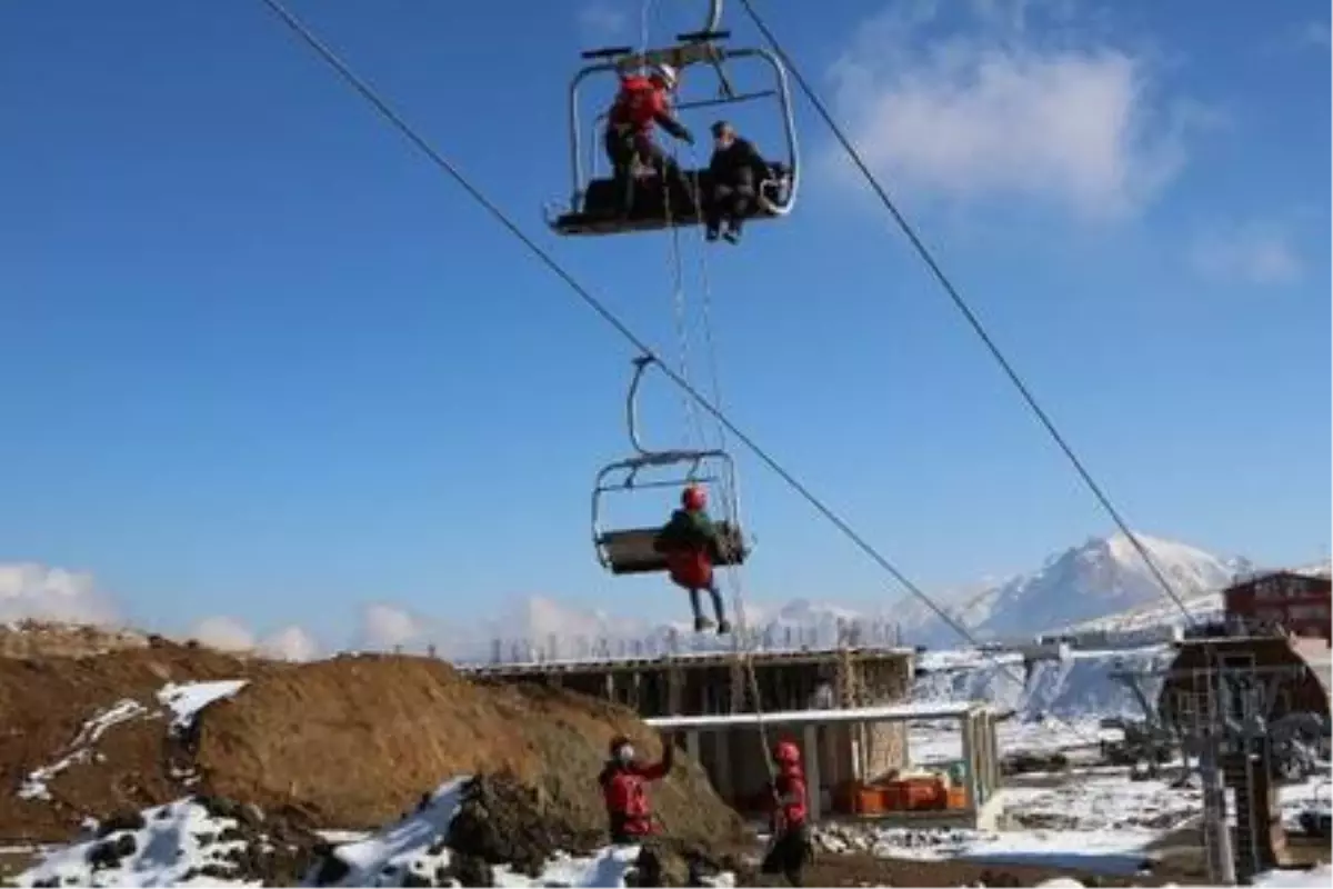 JAK timleri, Hakkari kayak merkezinde kurtarma tatbikatı yaptı