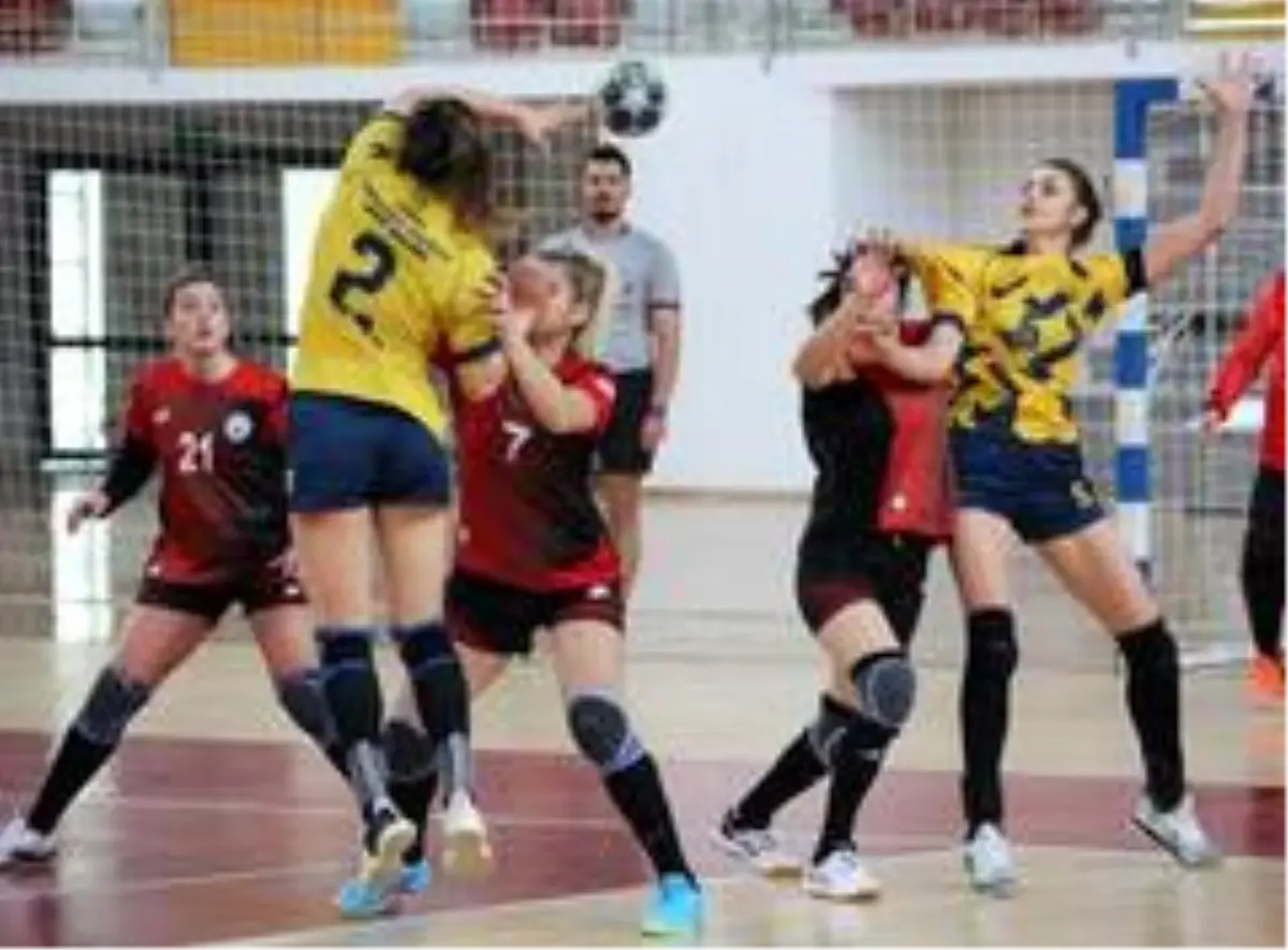 Kadınlar Hentbol Süper Ligi: Sivas Belediyespor: 21 - Yenimahalle Belediye: 38