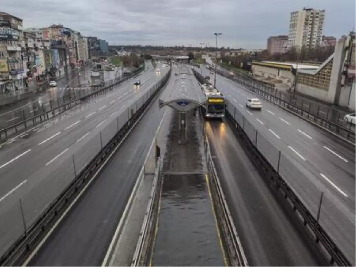 Son dakika haberi | Kısıtlama nedeniyle meydanlar ve yollar boş kaldı