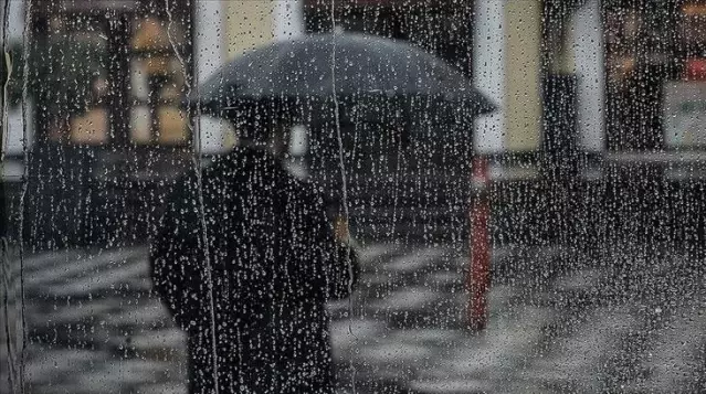 Meteoroloji'den 4 il için turuncu, 20 il için sarı kodlu sağanak uyarısı