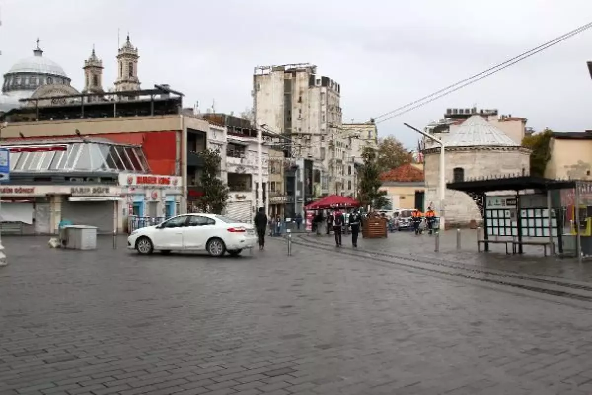 Taksim Meydanı boş kaldı