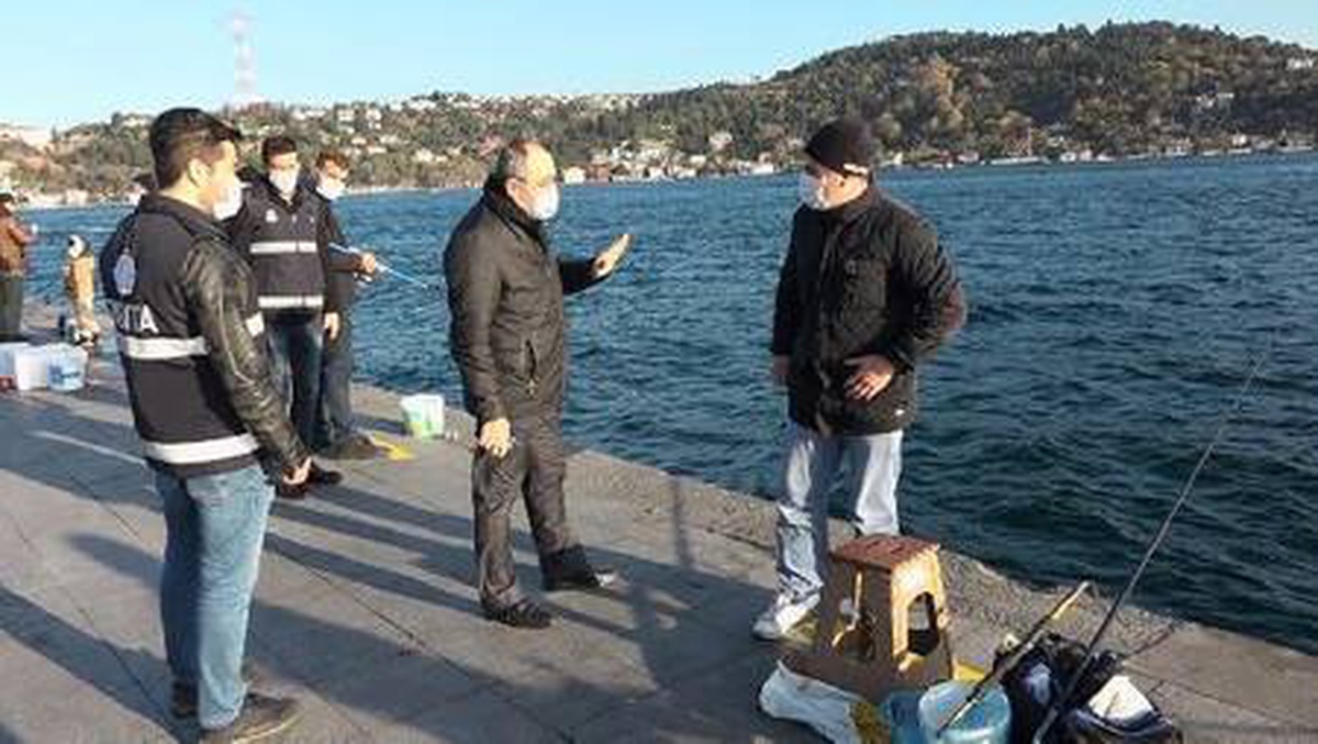 Beşiktaş?ta olta balıkçılarına koronavirüs denetimi