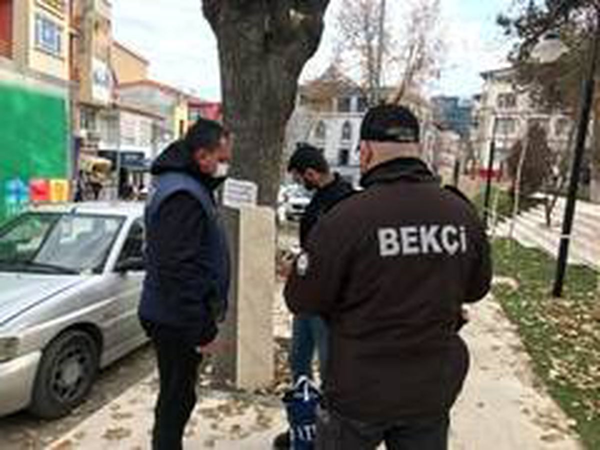 Bilecik\'te hafta sonu kısıtlamaya uymayan 16 kişiye toplamda 50 bin 400 lira ceza kesildi