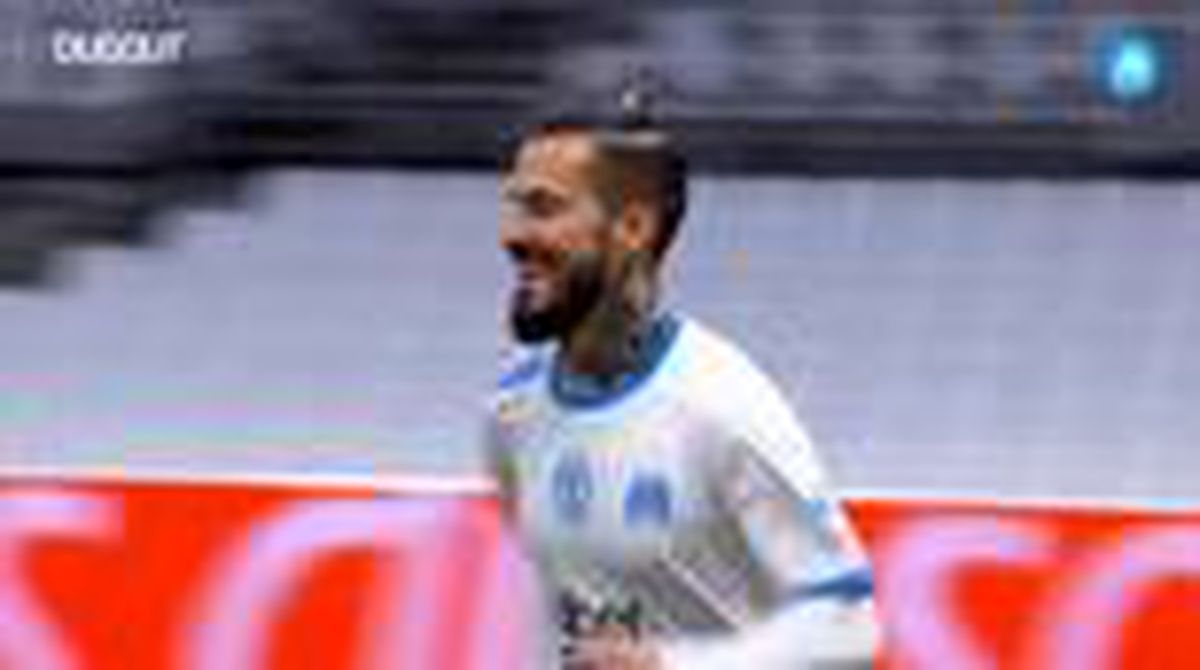 Dario Benedetto\'nun Monaco\'ya Attığı Harika Vole Golü