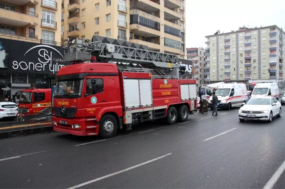 Diyarbakır\'da gelinlikçide korkutan yangın: 1\'i hamile 7 kadın dumandan etkilendi