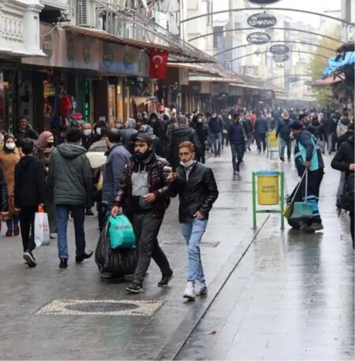 Gaziantep\'te kısıtlamanın ardından çarşılar doldu