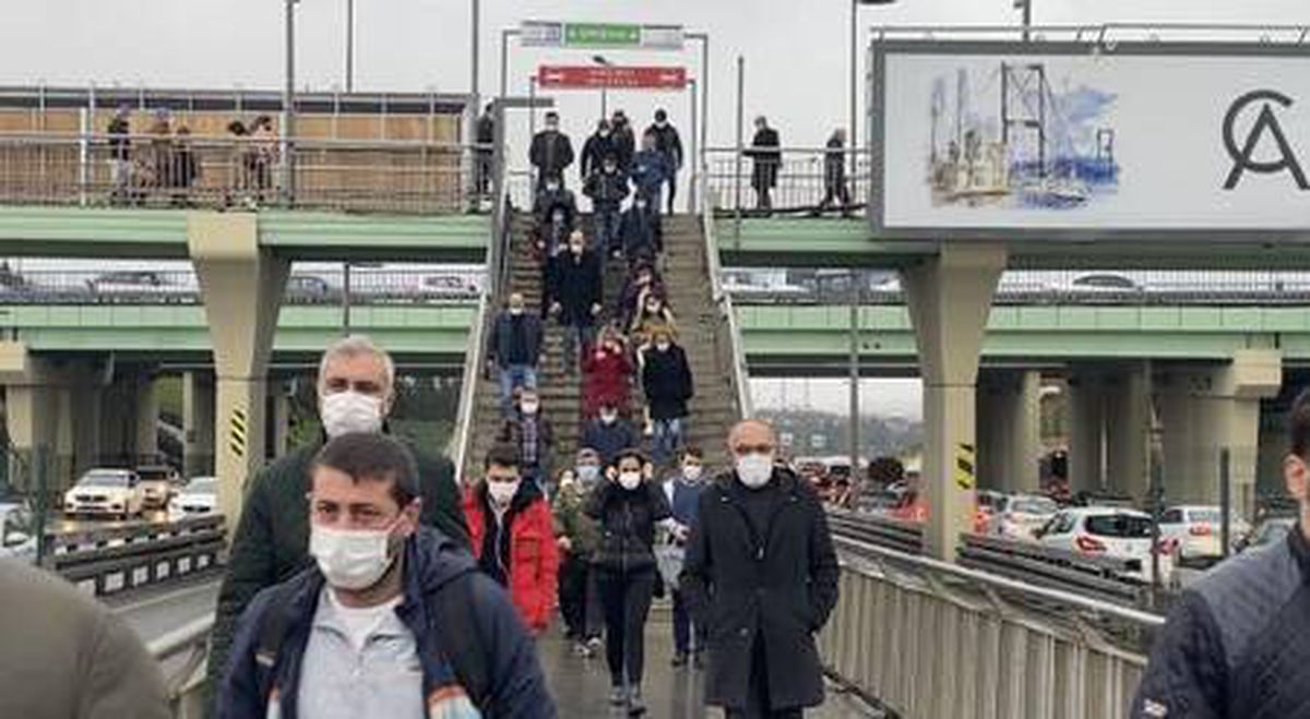 Haftanın ilk iş gününde metrobüste yoğunluk