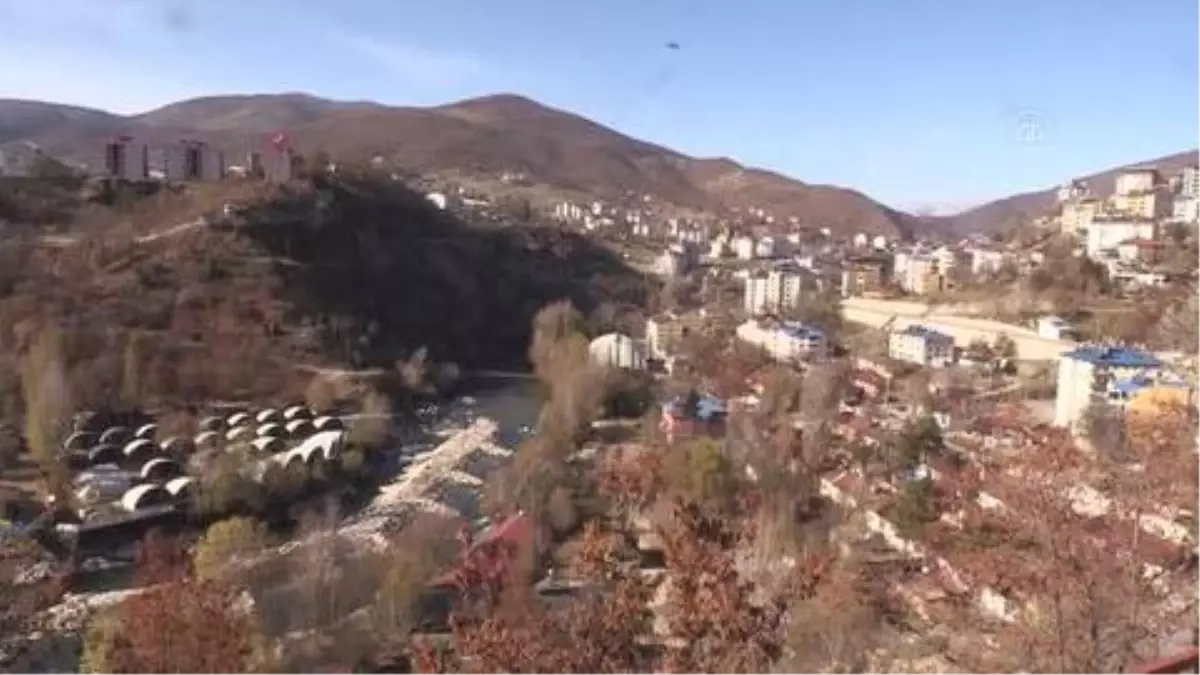 Hayvanseverler "can dostları üşümesin" diye ahşaptan kulübeler yaptı
