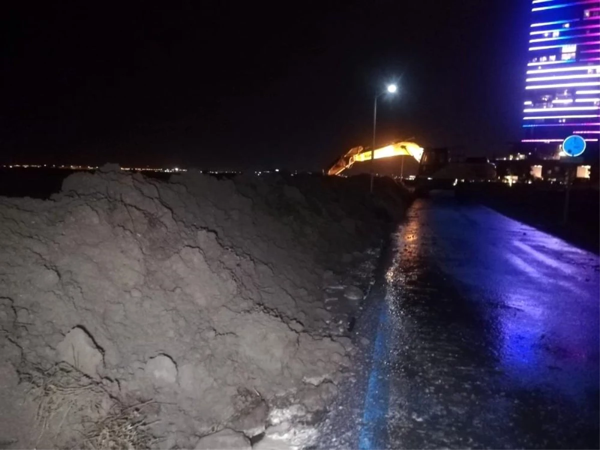 İzmir\'de sahil bandına 2 kilometre kumdan set